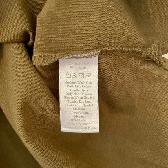 Everlane Oversized Pocket Tee in Olive - Picture 4 of 4